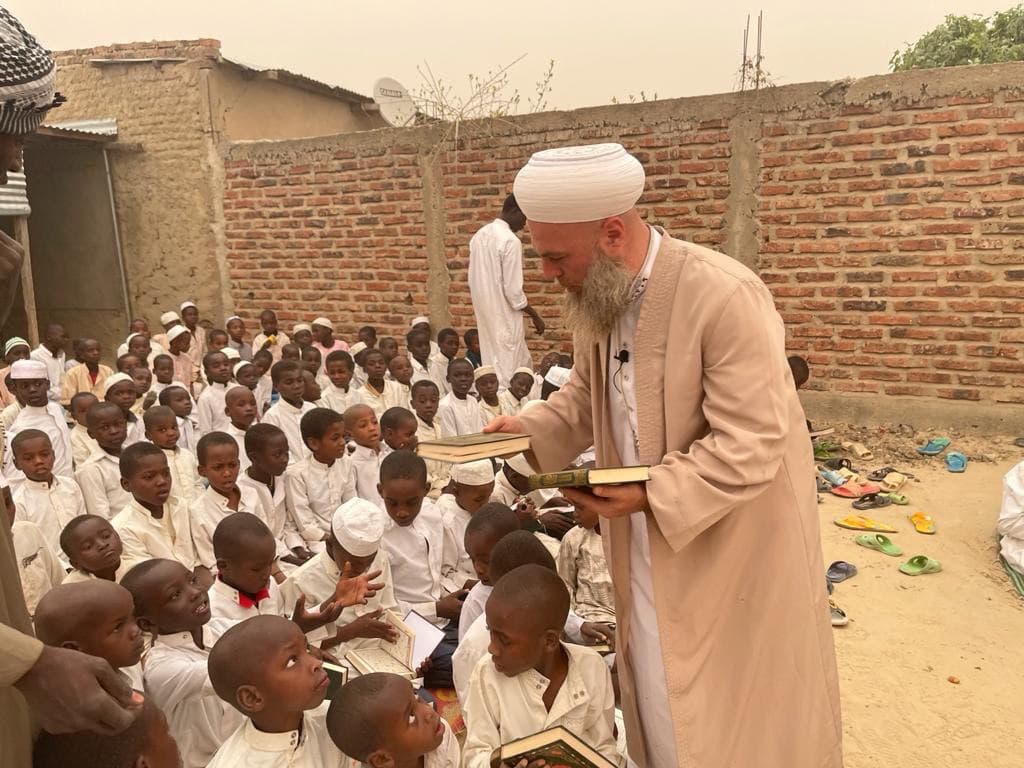 Afrika Çadda Kuranı Kerim Dağıtıldı